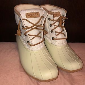Ladies Size 10 Sperry Boots